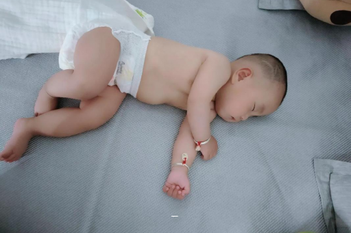 乌海几个月宝宝可以竖抱