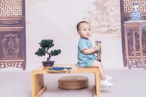 乌海宝宝眼睛肿是什么原因